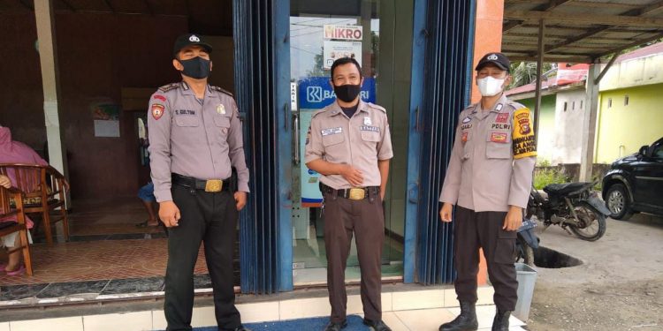 Jaga Keamanan Wilkum, Polsek Bunut Antisipasi Aksi C3 dan Imbau Prokes Warga dengan Gelar Patroli
