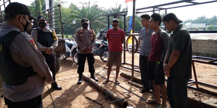 Polsek Ukui Imbau Pelaku Usaha Tetap Terapkan Protokol Kesehatan Kepada Pelanggan