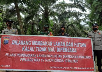 Antisipasi Karhutla, Personil Polsek Bandar Sei Kijang Sampaikan Maklumat Kapolda Riau