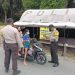 Sosialisasi ke Pengguna Jalan, Patroli Polsek Kerumutan Imbau Warga Patuhi Prokes