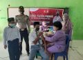 Percepat Vaksinasi Pelajar, Kapolsek Ukui Tinjau Gerai Vaksinasi di Pondok Pesantren