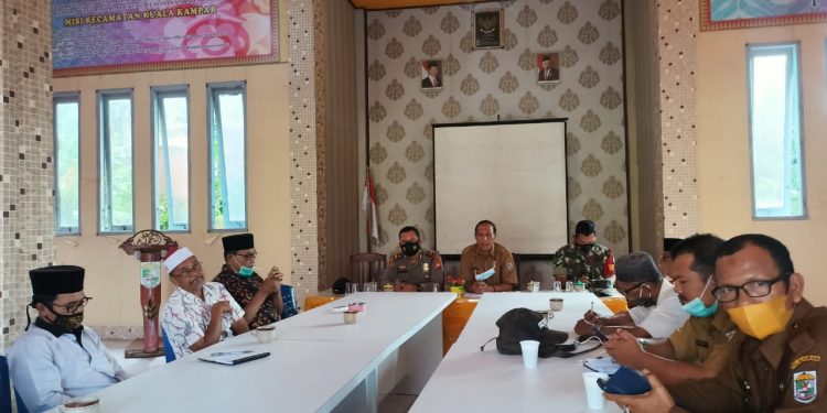 Kapolsek Kuala Kampar dan Upika Lakukan Rapat Hadapi Nataru, Sampaikan Hal Ini