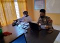 Input Data Vaksinasi di Puskesmas Lambat, Kapolsek Pangkalan Kuras Kerahkan 2 Personil dan 5 PHL