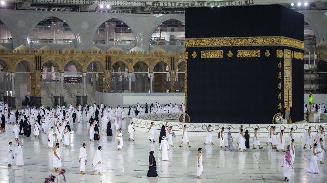 Jemaah Umrah Indonesia Ditunda Keberangkatannya sampai 2022
