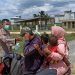 Bhabinkamtibmas Polsek Teluk Meranti Bagikan Masker Gratis