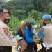 Dorong Masyarakat Disiplin Prokes, Polsek Teluk Meranti Bagikan Masker