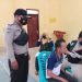 Personel Polsek Kerumutan dan Babinsa Kawal Vaksinasi di Desa Binaan