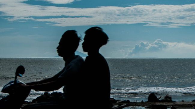 Gunung Anak Krakatau Kembali Erupsi, Kolom Abu Hitam Bertambah Tinggi
