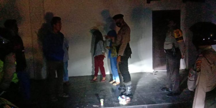 Sasar Sejumlah Lokasi, Anggota Polsek Pangkalan Kuras Lakukan Patroli Blue Light